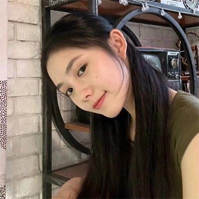 深深腥红